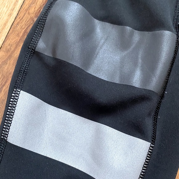 Lululemon Fast and Free Running Tight - Picture 4 of 6